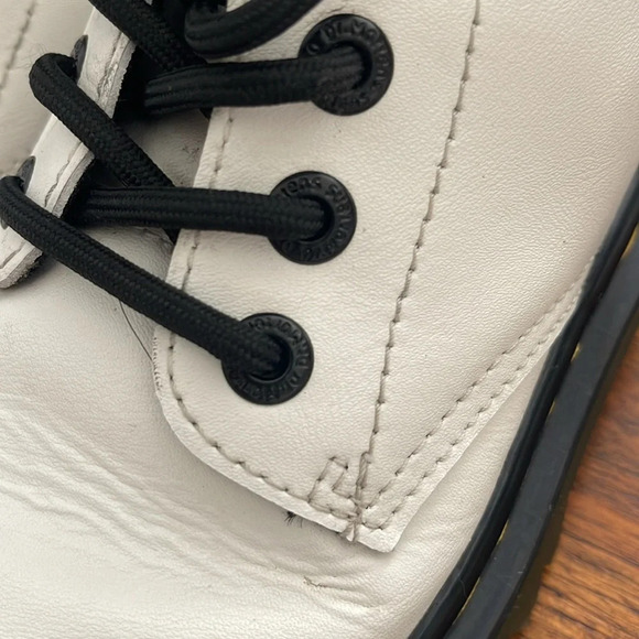 Dr. Martens Women's Luana AW004 Lace Up Boots Off White size 6 - Picture 7 of 17